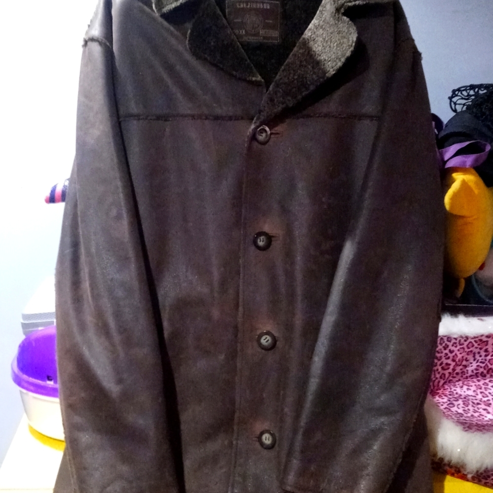 Beautiful leather dressy barely worn Guess jacket.
